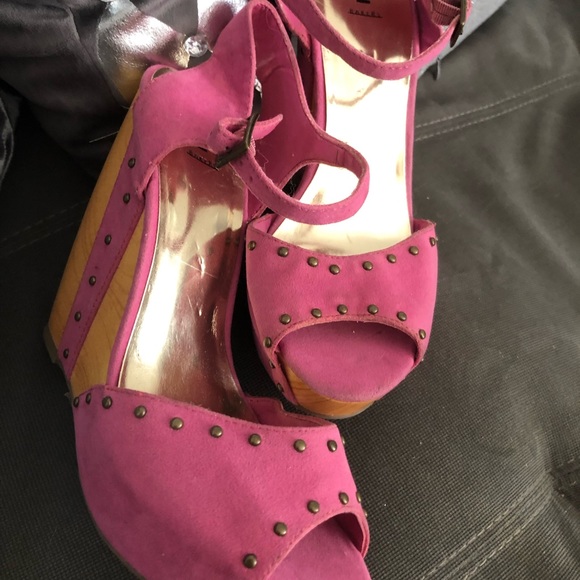 Bakers Wedge Sandals - Picture 3 of 5